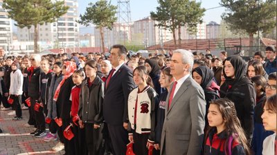 Kastamonu İl Milli Eğitim Müdürü Hasan Gümüş, Darende Ortaokulu'nda Bayrak Törenine Katıldı