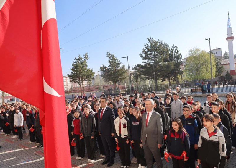 Kastamonu İl Milli Eğitim Müdürü Hasan Gümüş, Darende Ortaokulu'nda Bayrak Törenine Katıldı - Görsel 2