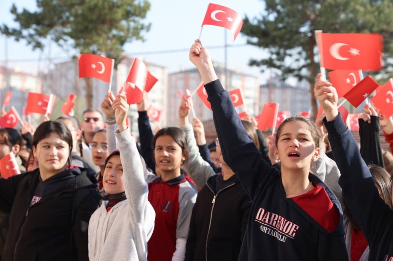 Kastamonu İl Milli Eğitim Müdürü Hasan Gümüş, Darende Ortaokulu'nda Bayrak Törenine Katıldı - Görsel 3