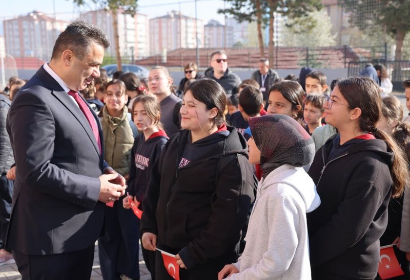 Kastamonu İl Milli Eğitim Müdürü Hasan Gümüş, Darende Ortaokulu'nda Bayrak Törenine Katıldı - Görsel 4