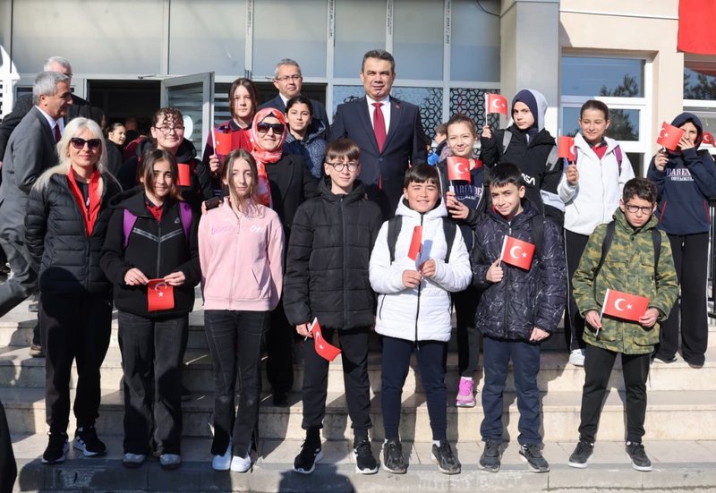 Kastamonu İl Milli Eğitim Müdürü Hasan Gümüş, Darende Ortaokulu'nda Bayrak Törenine Katıldı - Görsel 5