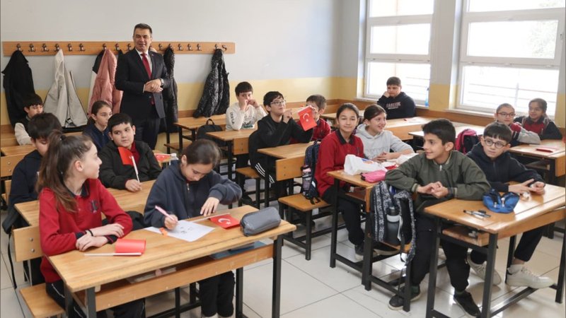 Kastamonu İl Milli Eğitim Müdürü Hasan Gümüş'ten Darende Ortaokulu Öğrencileriyle Buluşma