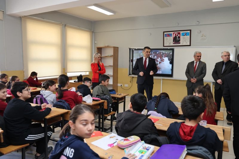 Kastamonu İl Milli Eğitim Müdürü Hasan Gümüş'ten Darende Ortaokulu Öğrencileriyle Buluşma - Görsel 2