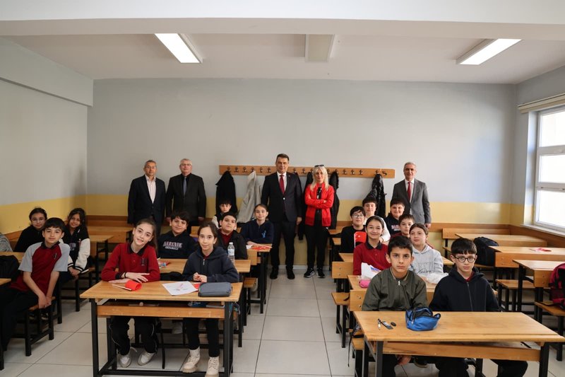 Kastamonu İl Milli Eğitim Müdürü Hasan Gümüş'ten Darende Ortaokulu Öğrencileriyle Buluşma - Görsel 4
