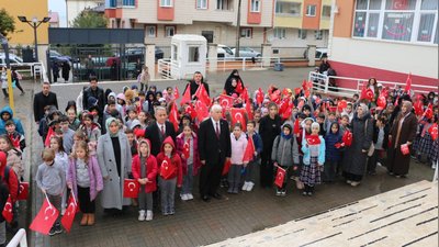 Of'ta Kahramanmaraş'ta Hayatını Kaybeden Öğretmen ve Öğrenciler İçin Saygı Duruşu