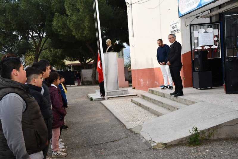 Salihli İlçe Milli Eğitim Müdürü Mevlütlü'de Öğrencilerle Buluştu - Görsel 3