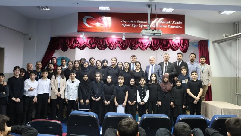 Sultanbeyli'de Okul Proje Şenliği: Kaymakam ve İlçe Milli Eğitim Müdürü Katıldı