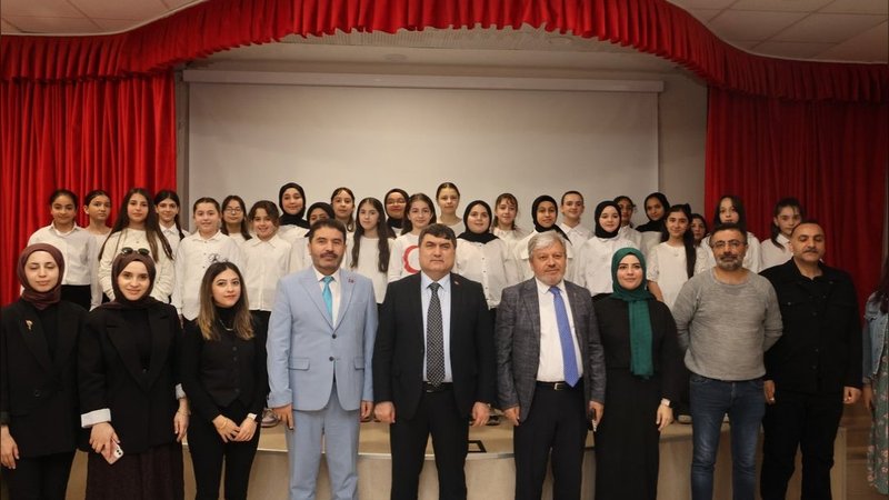 Sultanbeyli Ortaokulu'nda Proje Şenliği: Kaymakam ve İlçe Milli Eğitim Müdürü Katıldı