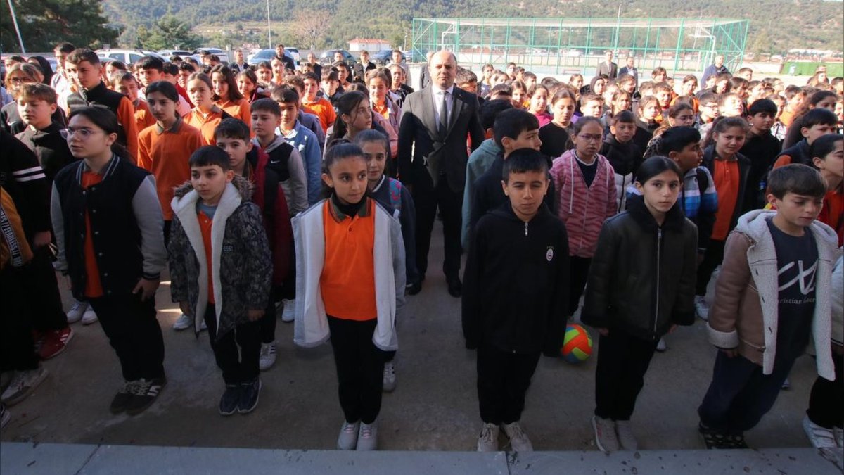Taşova İlçe Milli Eğitim Müdürü Mustafa Tümer'den Öğrencilere Moral Veren Karşılama