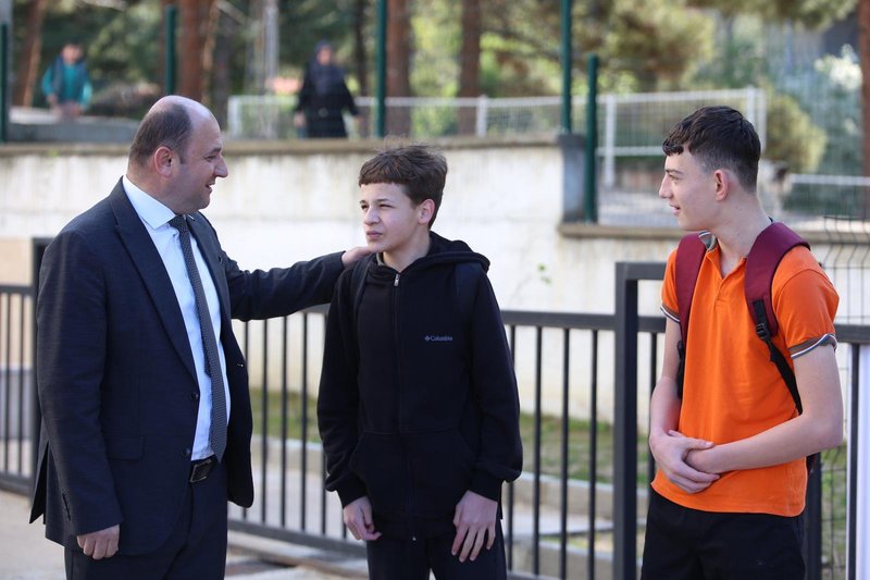 Taşova İlçe Milli Eğitim Müdürü Mustafa Tümer'den Öğrencilere Moral Veren Karşılama - Görsel 3