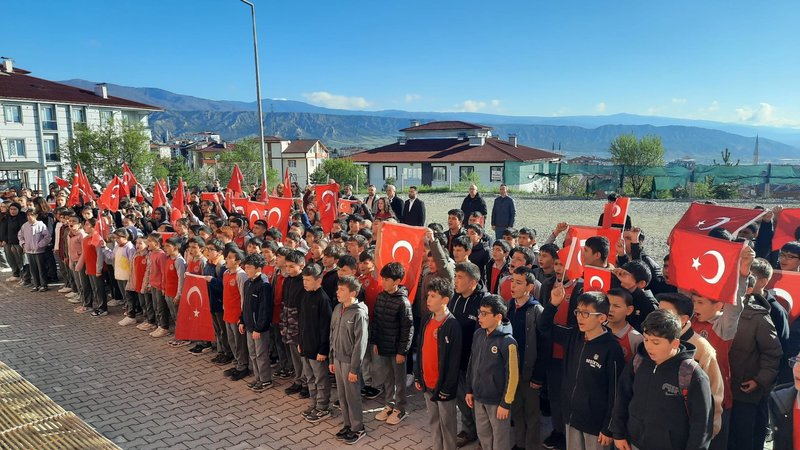 Tosya'da Okullar Bayraklarla Donatıldı, Birlik ve Beraberlik Vurgulandı - Görsel 2