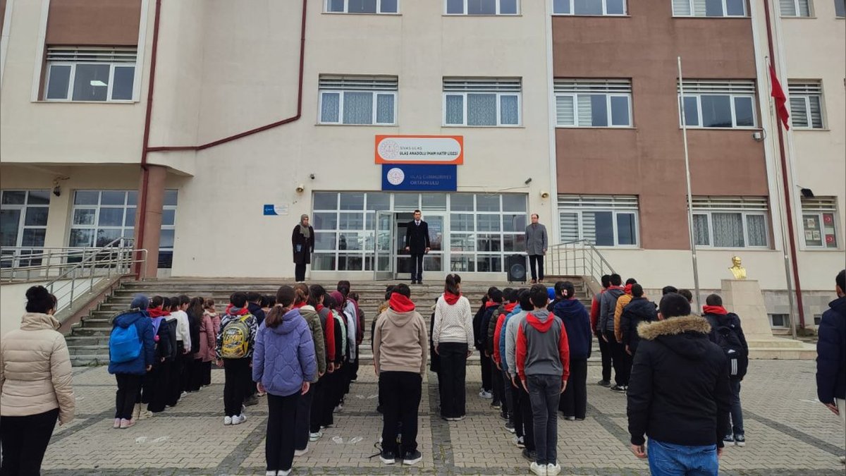 Ulaş'ta Eğitimde Saygı Duruşu: Vefat Eden Öğretmen ve Öğrenciler Anıldı