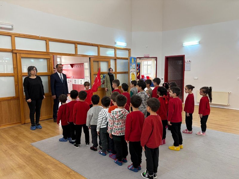 Ulaş'ta Eğitimde Saygı Duruşu: Vefat Eden Öğretmen ve Öğrenciler Anıldı - Görsel 2