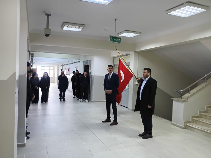 Ulaş'ta Eğitimde Saygı Duruşu: Vefat Eden Öğretmen ve Öğrenciler Anıldı - Görsel 5