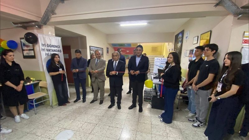 Aliağa'da TÜBİTAK 4006 Bilim Fuarı Açıldı: Öğrencilerin Projeleri Sergilendi