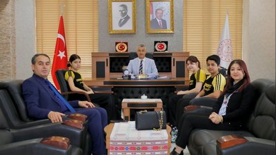 Amasya'da Öğrenciler Milli Eğitim Müdürlüğü Makamını Devraldı