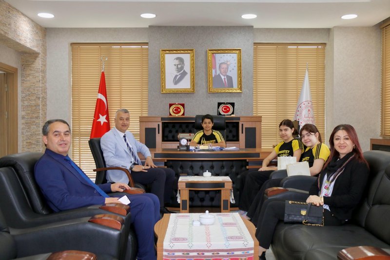 Amasya'da Öğrenciler Milli Eğitim Müdürlüğü Makamını Devraldı - Görsel 5
