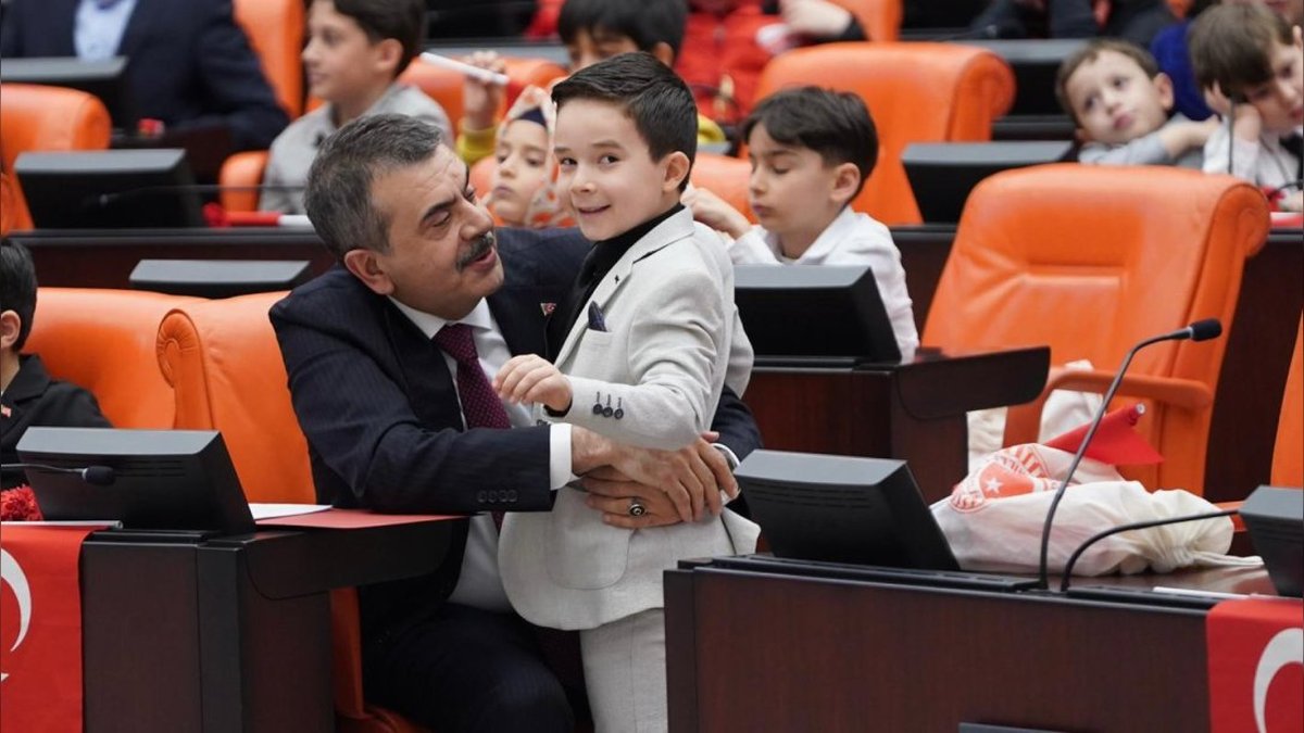 Bakan Tekin'den 23 Nisan Mesajı: Güvenli Eğitim Ortamları ve İyi İnsan İdeali Vurgusu