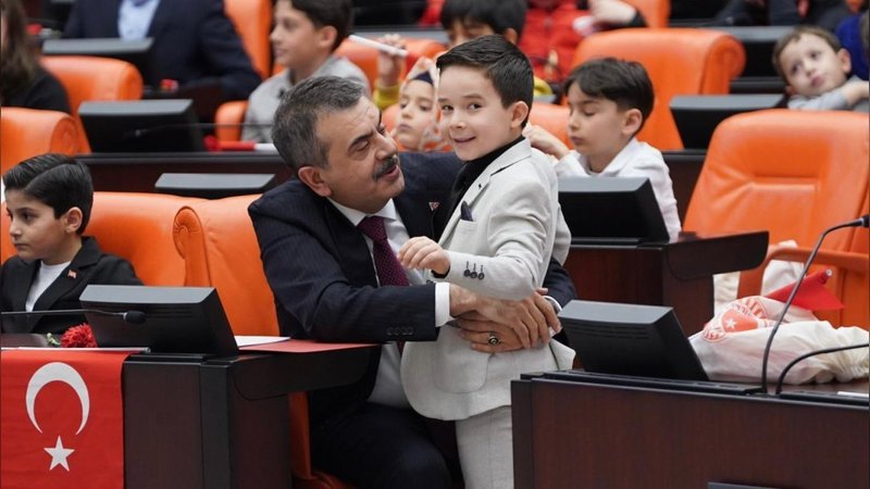 Bakan Tekin'den 23 Nisan Mesajı: Güvenli Eğitim Ortamları ve İyi İnsan İdealinin Önemi