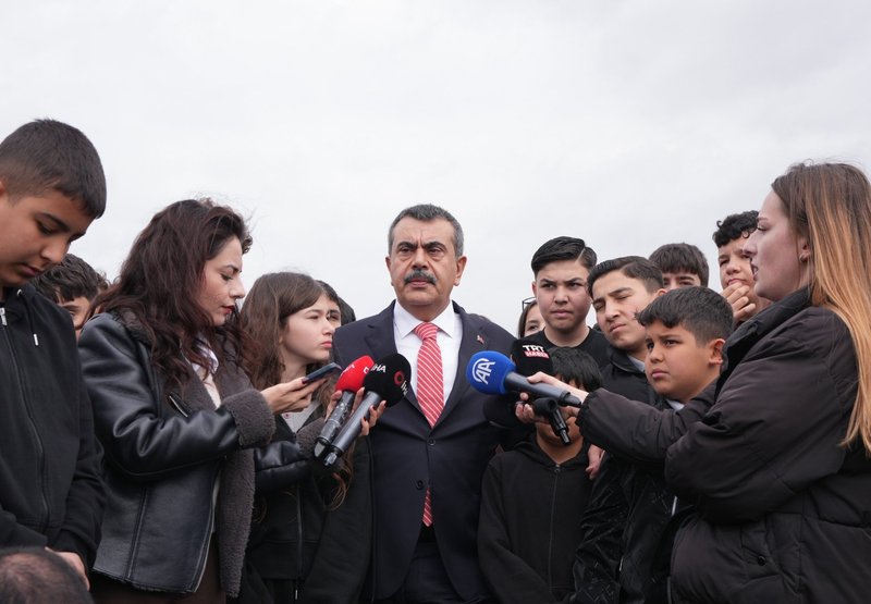 Bakan Tekin, Şehit Öğretmenler Anıtı'nı Ziyaret Etti, Fidan Dikti - Görsel 2