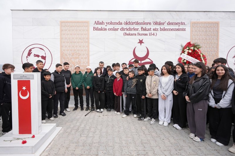 Bakan Tekin, Şehit Öğretmenler Anıtı'nı Ziyaret Etti, Fidan Dikti - Görsel 5