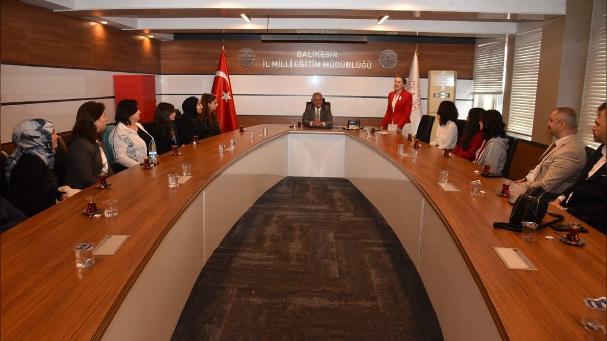 Balıkesir'de Genç Tasarımcılar Savunmadan Sanata Ödüllerini Aldı