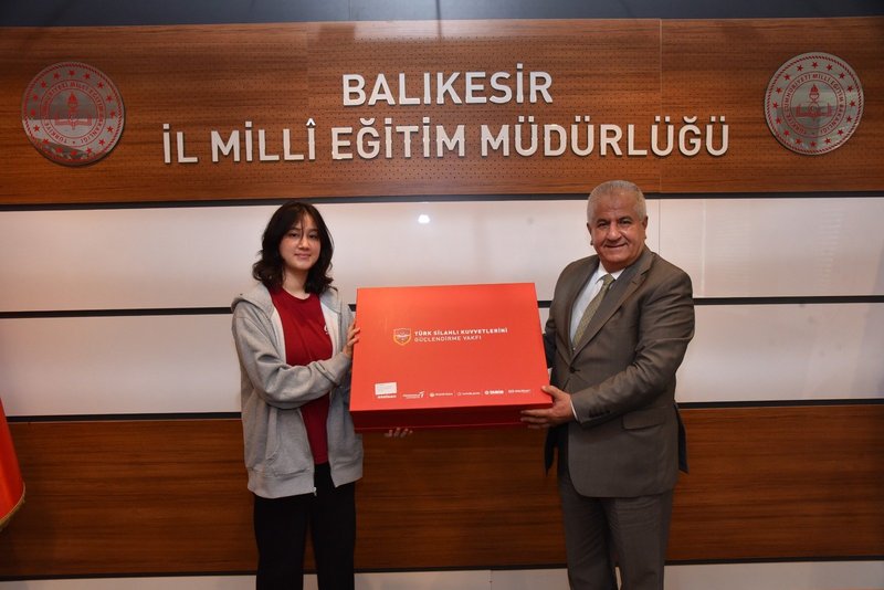 Balıkesir'de Genç Tasarımcılar Savunmadan Sanata Ödüllerini Aldı - Görsel 3