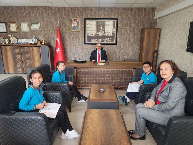 Bayraklı'da Öğrenciler 23 Nisan'da Makam Koltuğuna Oturdu - Görsel 4
