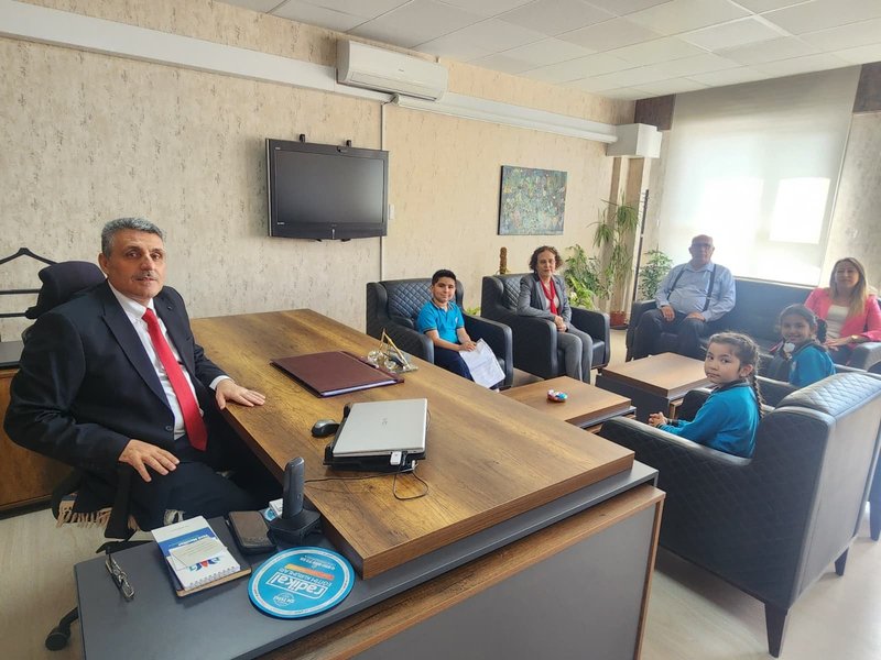Bayraklı'da Öğrenciler 23 Nisan'da Makam Koltuğuna Oturdu - Görsel 5