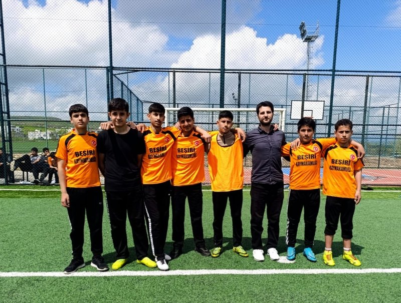 Beşiri'de Okullar Arası Spor Müsabakaları Yunus Emre Ortaokulu'nun Şampiyonluğuyla Sona Erdi - Görsel 4