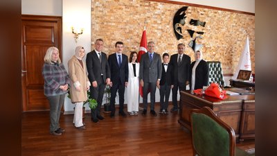 Beypazarı Kaymakamı Ünal Coşkun, 23 Nisan Kutlamaları Kapsamında Öğrencileri Makamında Ağırladı