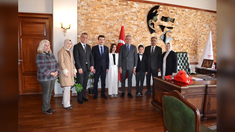 Beypazarı Kaymakamı Ünal Coşkun, 23 Nisan Kutlamaları Kapsamında Öğrencileri Makamında Ağırladı