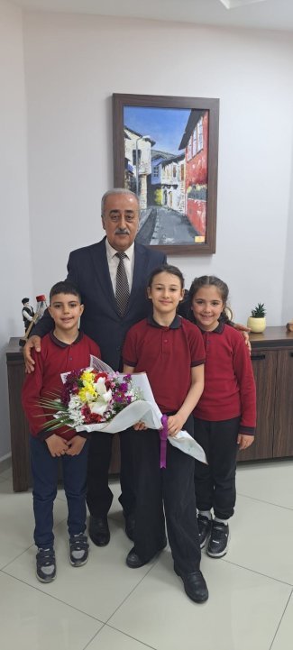 Defne İlçe Milli Eğitim Müdürü Makamını Öğrenciye Devretti - Görsel 2