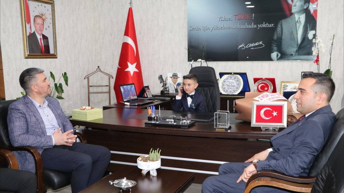 Elmadağ'da 23 Nisan Coşkusu: Öğrenciler Makamlara Oturdu