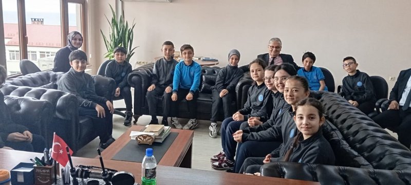 Görele'de 23 Nisan Coşkusu: Geleceğin Müdürleri Koltuk Devraldı - Görsel 5