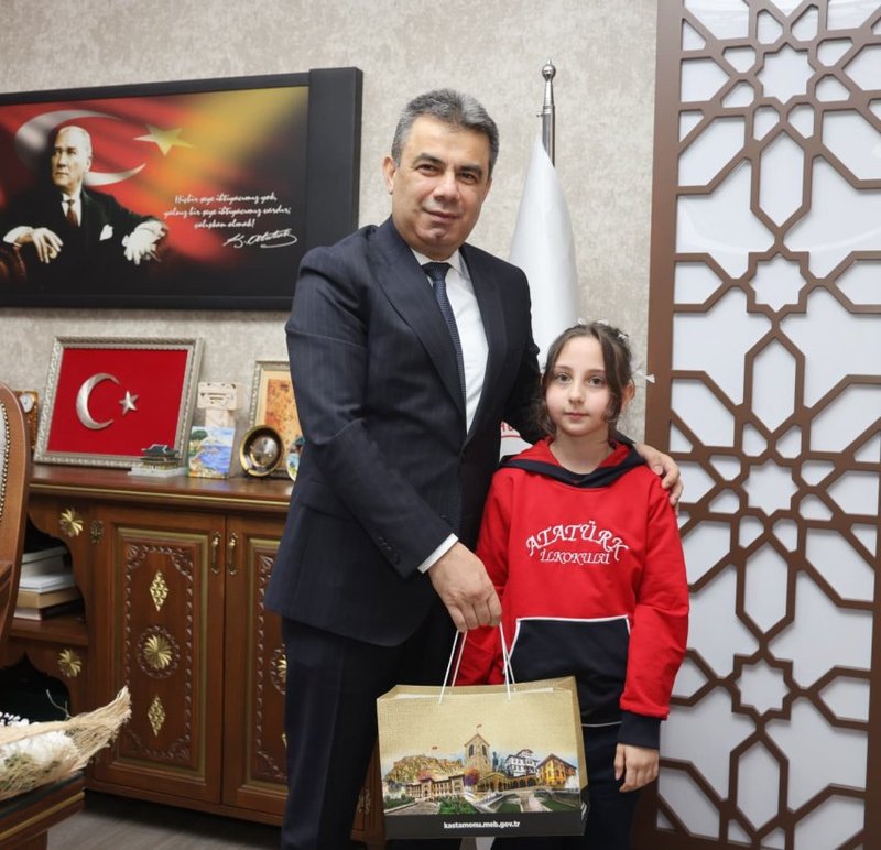 Kastamonu İl Milli Eğitim Müdürü Makam Koltuğunu Öğrencilere Devretti - Görsel 4