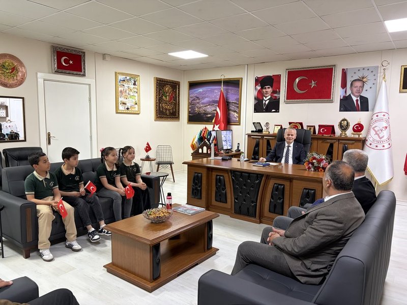 Kırıkhan'da 23 Nisan Coşkusu: Öğrenci Temsili Makam Devri - Görsel 4