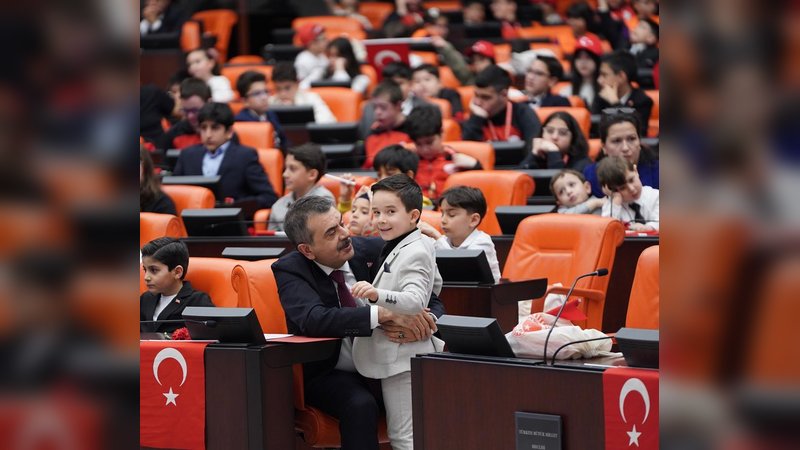 Millî Eğitim Bakanı Yusuf Tekin'den 23 Nisan Mesajı: Güvenlik ve Gelecek Vurgusu