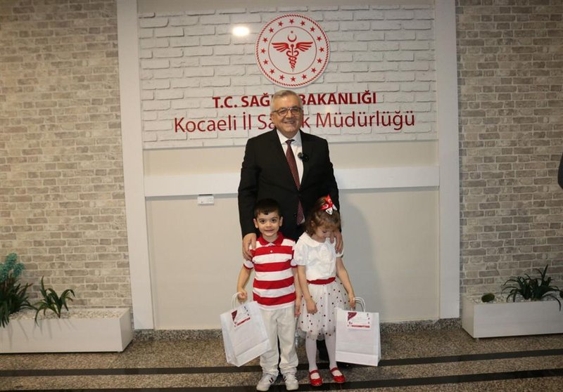 Minik Ziyaretçiler Kocaeli İl Sağlık Müdürü'nü Makamında Ağırladı - Görsel 2