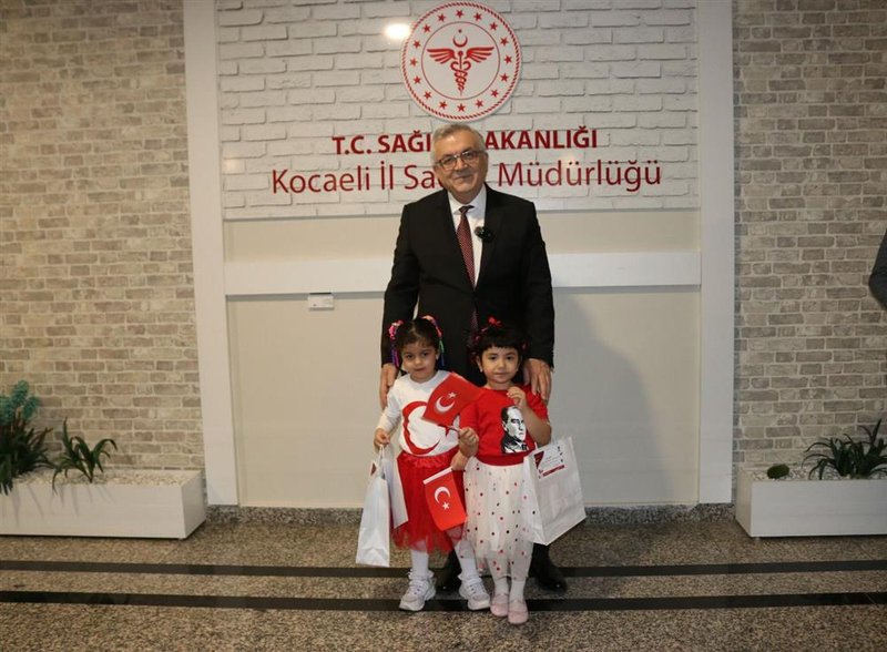 Minik Ziyaretçiler Kocaeli İl Sağlık Müdürü'nü Makamında Ağırladı - Görsel 3