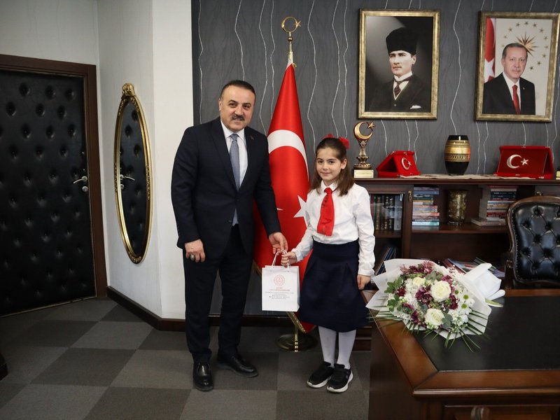 Öğrenci Talya URAN'dan Kocaeli İl Milli Eğitim Müdürü'ne 23 Nisan Ziyareti - Görsel 5
