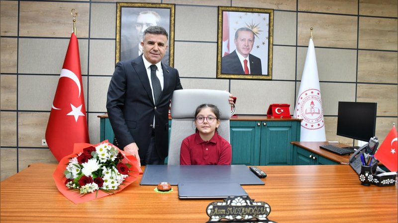 Şanlıurfa'da 23 Nisan Coşkusu: Öğrenci Zeynep Arşit İl Milli Eğitim Müdürü Koltuğunda