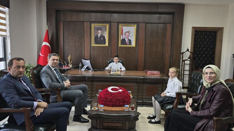 Saruhanlı Kaymakamı Murat Acar, Makamını Öğrencilere Devretti - Görsel 3