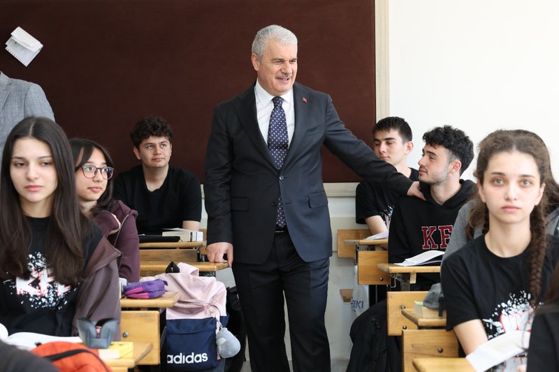 Vali Akın Karatay Fen Lisesi'ni Ziyaret Etti, Öğrencilerle Buluştu - Görsel 3