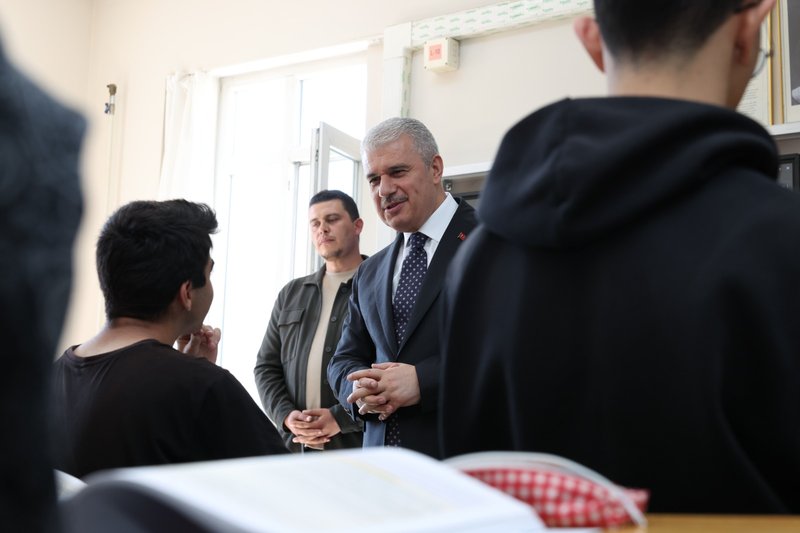 Vali Akın Karatay Fen Lisesi'ni Ziyaret Etti, Öğrencilerle Buluştu - Görsel 4