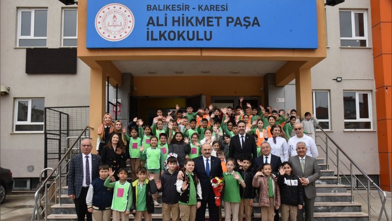 Vali Ustaoğlu'ndan Masal Evi Ziyareti: 23 Nisan Coşkusu Balıkesir'de Yaşandı