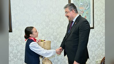 Vali Yılmaz, 23 Nisan'da Makamı Öğrenci Buğlem Berra Caymaz'a Devretti