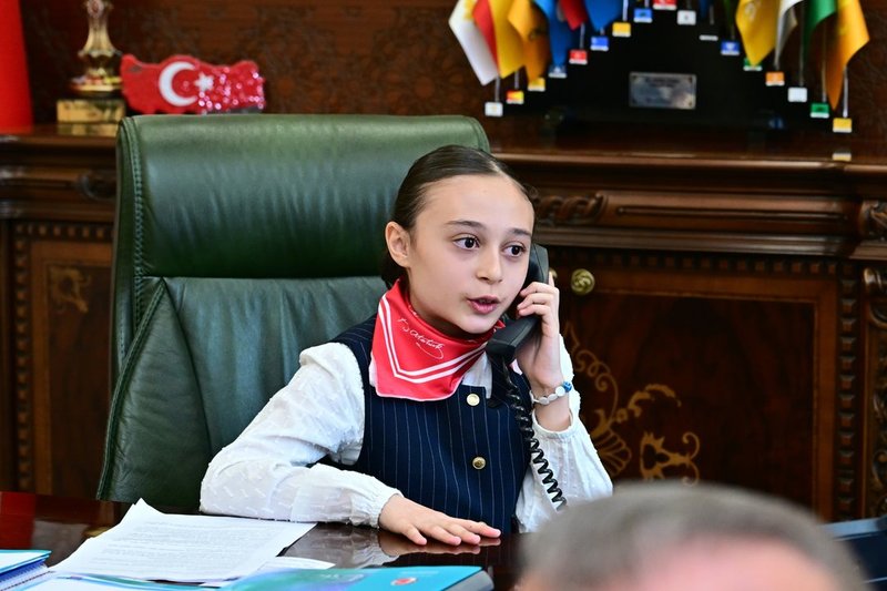 Vali Yılmaz, 23 Nisan'da Makamı Öğrenci Buğlem Berra Caymaz'a Devretti - Görsel 3