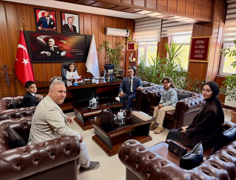 Viranşehir İlçe Milli Eğitim Müdürü Makamını Öğrenciye Devretti - Görsel 2