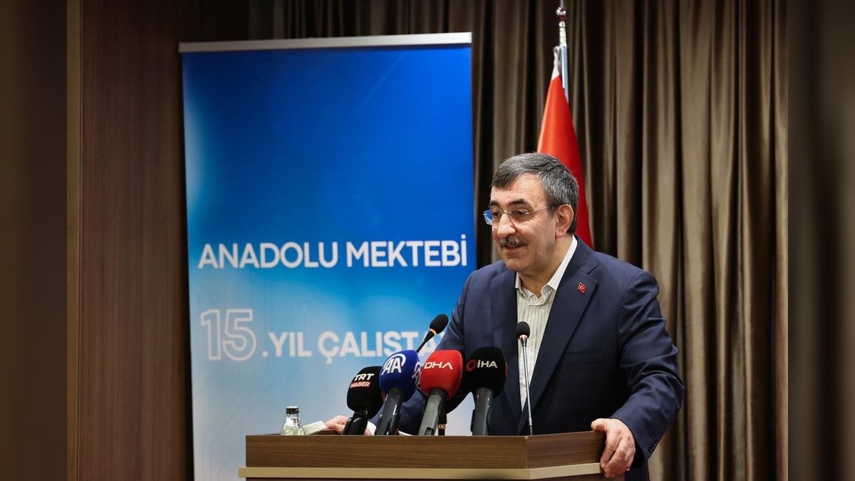 Cevdet Yılmaz'dan Anadolu Mektebi Gençlerine: Okuma Bilgiyi Aşan Bir Temeldir